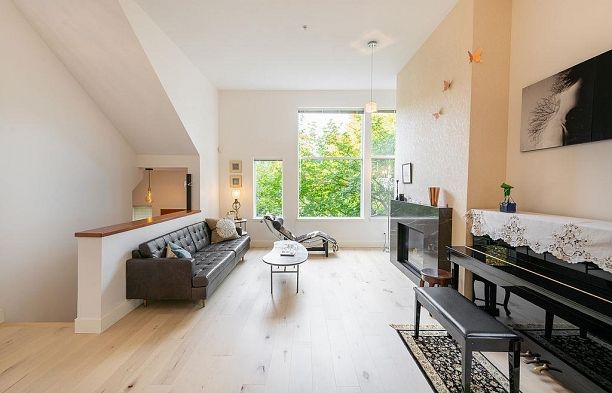 5952 Chancellor Mews University VW