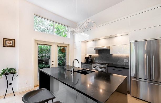 5952 Chancellor Mews University VW