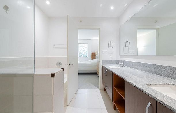 5952 Chancellor Mews University VW