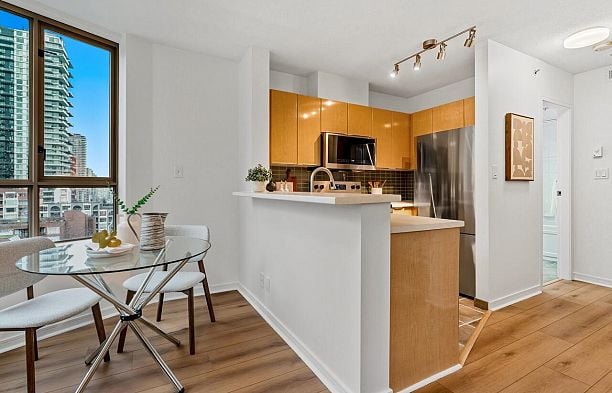 1407 1003 Pacific Street West End VW