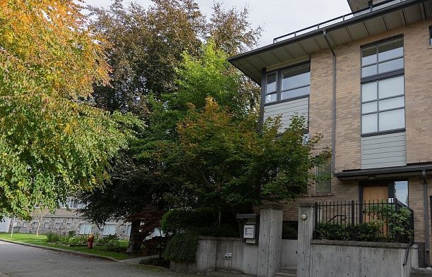 5952 Chancellor Mews University VW