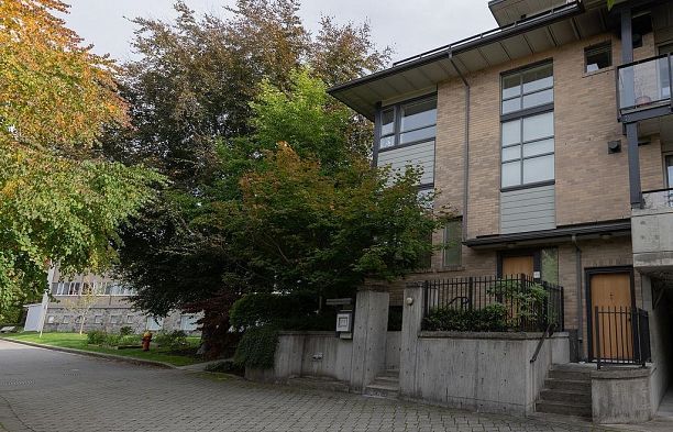 5952 Chancellor Mews University VW