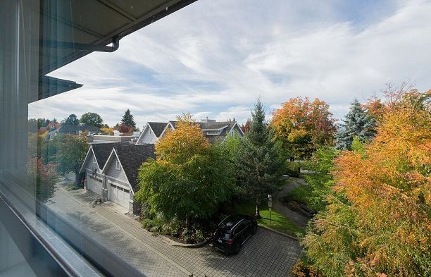 5952 Chancellor Mews University VW