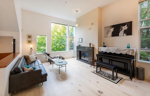 5952 Chancellor Mews University VW