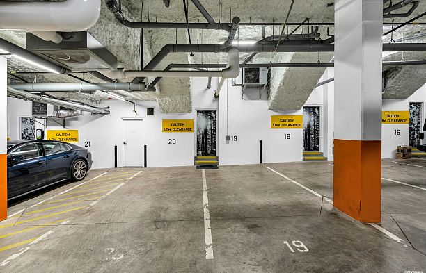 7478 Granville Street South Granville