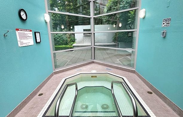 928 RICHARDS STREET, Vancouver BC V6B 3C1 Yaletown