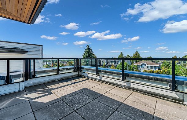 7478 Granville Street South Granville