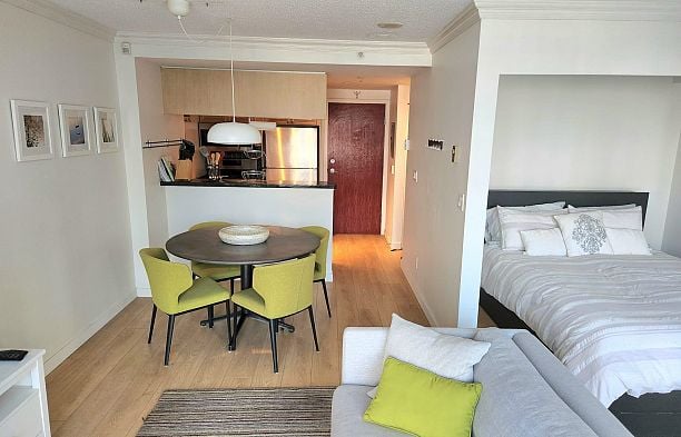 928 RICHARDS STREET, Vancouver BC V6B 3C1 Yaletown