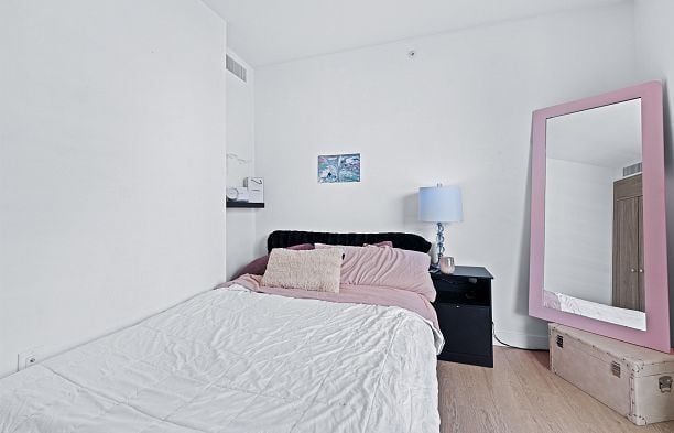 1284 87 Nelson Street Yaletown