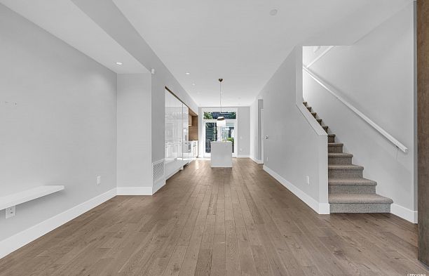 7478 Granville Street South Granville