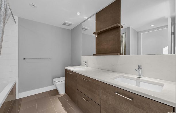 7478 Granville Street South Granville