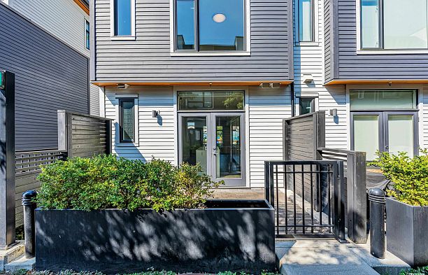 7478 Granville Street South Granville