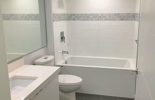 928 RICHARDS STREET, Vancouver BC V6B 3C1 Yaletown