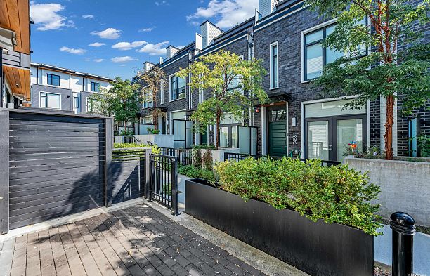 7478 Granville Street South Granville