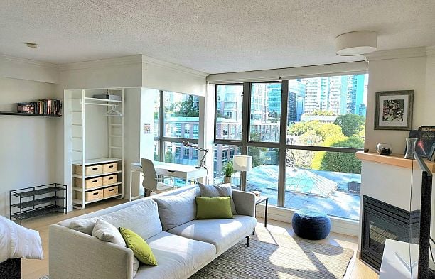 928 RICHARDS STREET, Vancouver BC V6B 3C1 Yaletown