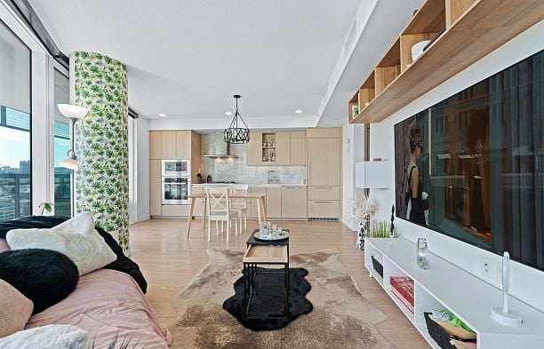 1284 87 Nelson Street Yaletown