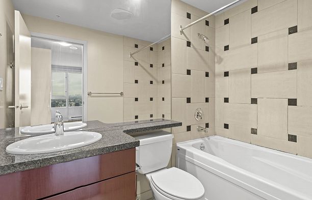 3805 1033 Marinaside Crescent Yaletown