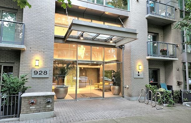 928 RICHARDS STREET, Vancouver BC V6B 3C1 Yaletown