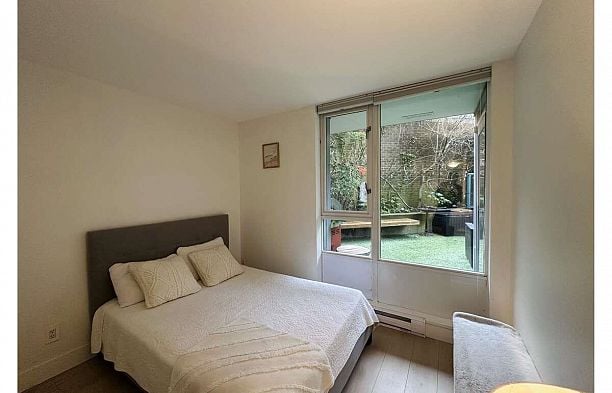 202 1033 Marinaside Crescent Yaletown