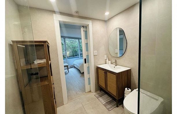 202 1033 Marinaside Crescent Yaletown