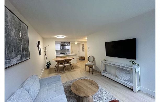 202 1033 Marinaside Crescent Yaletown