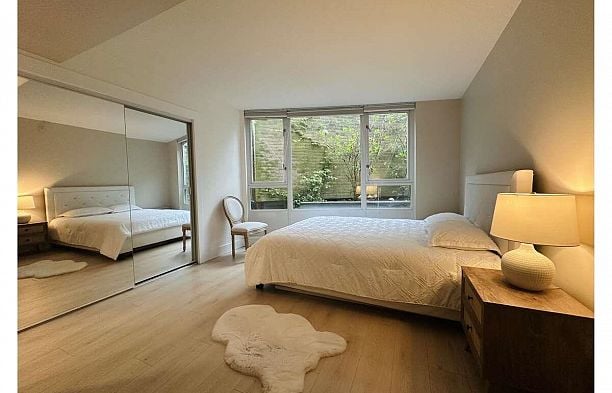 202 1033 Marinaside Crescent Yaletown