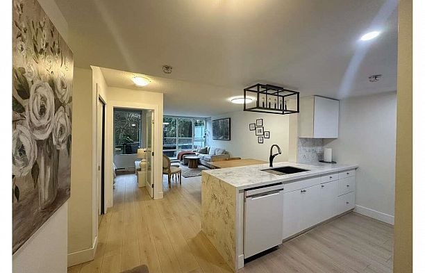 202 1033 Marinaside Crescent Yaletown