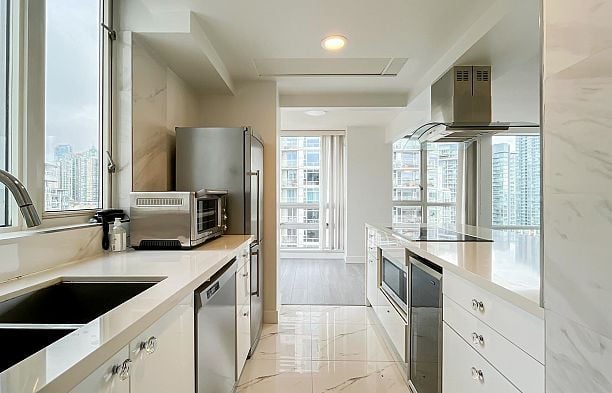 1602 1201 Marinaside Crescent Yaletown