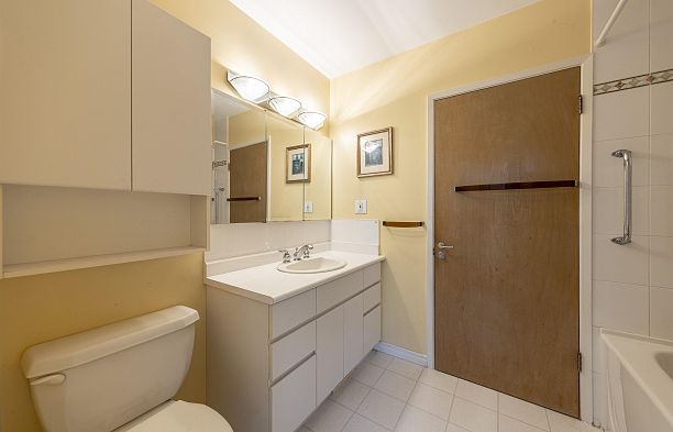 6180 Highbury Street Southlands