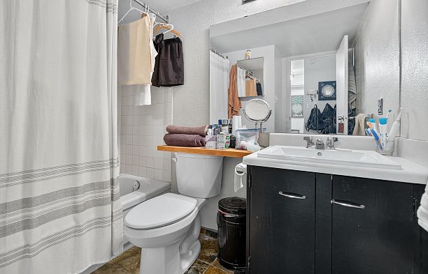 902 950 Drake Street Downtown VW