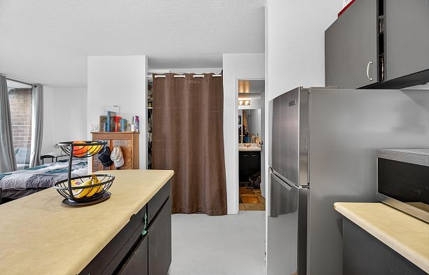 902 950 Drake Street Downtown VW