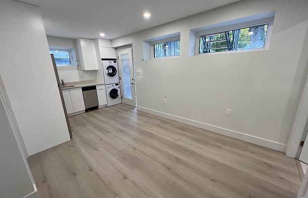 105 E 39TH AVENUE, Vancouver BC V5W 1J6 Main