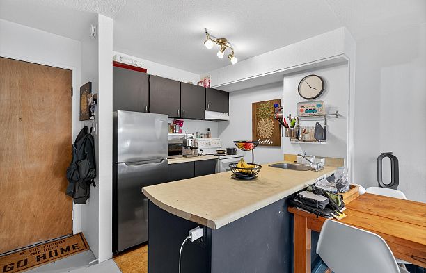 902 950 Drake Street Downtown VW