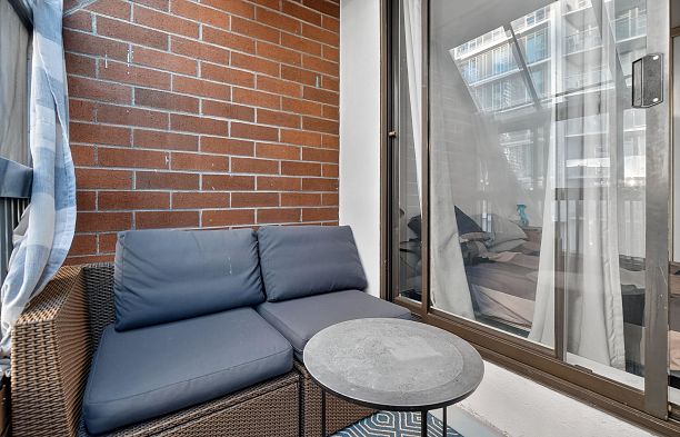 902 950 Drake Street Downtown VW