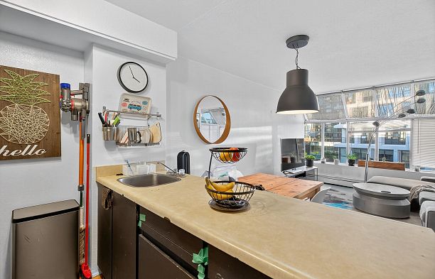 902 950 Drake Street Downtown VW