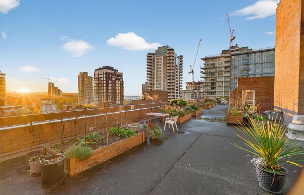 902 950 Drake Street Downtown VW