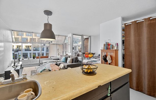 902 950 Drake Street Downtown VW