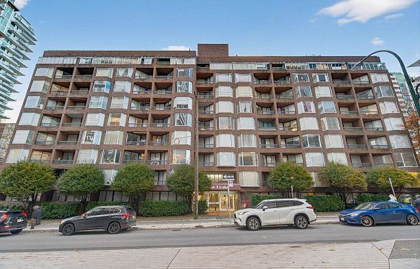 902 950 Drake Street Downtown VW