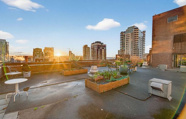 902 950 Drake Street Downtown VW