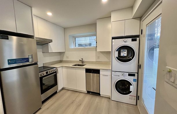 105 E 39TH AVENUE, Vancouver BC V5W 1J6 Main