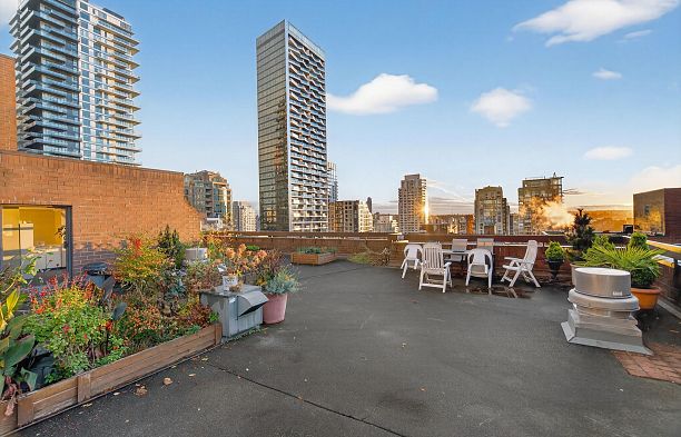 902 950 Drake Street Downtown VW