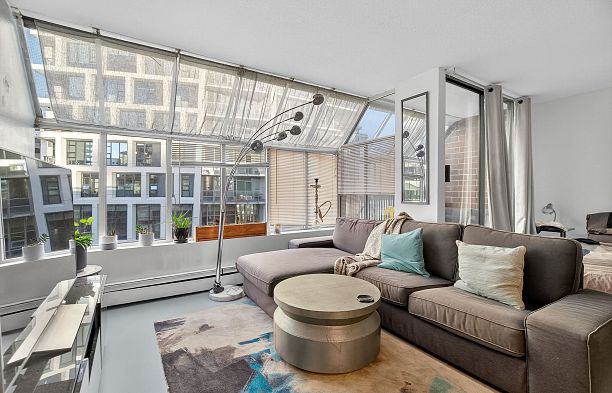 902 950 Drake Street Downtown VW