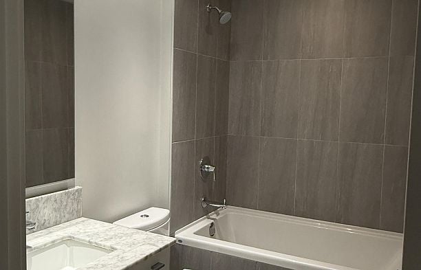 303 5628 Birney Avenue University VW