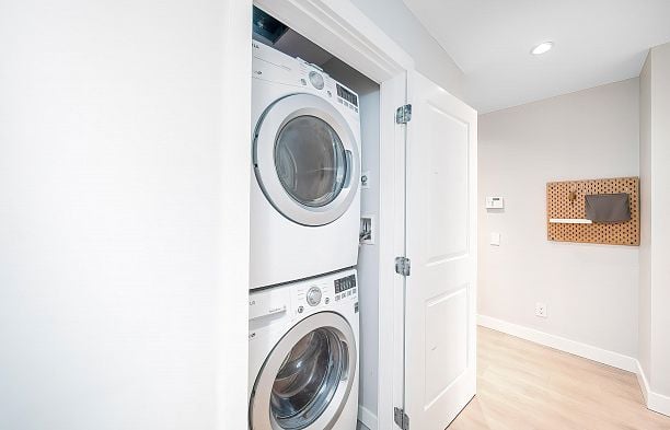 107 5638 Birney Avenue University VW