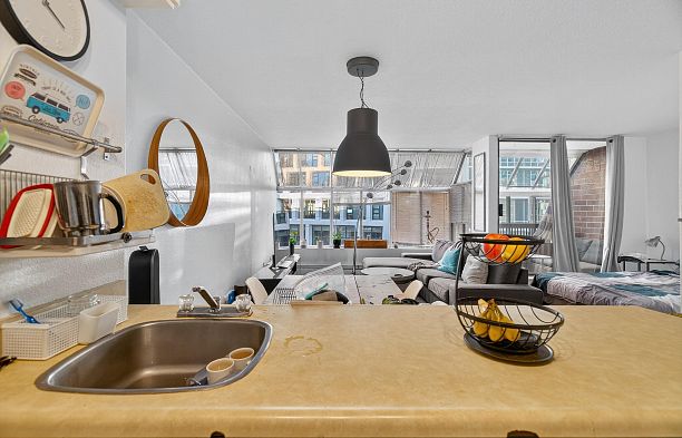 902 950 Drake Street Downtown VW