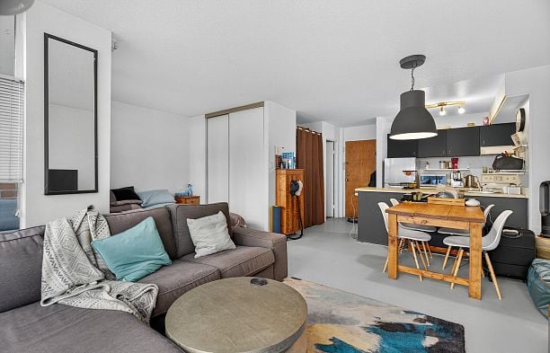 902 950 Drake Street Downtown VW