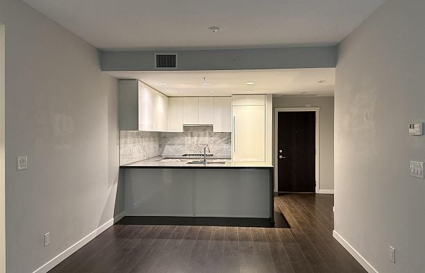 503 5628 Birney Avenue University VW