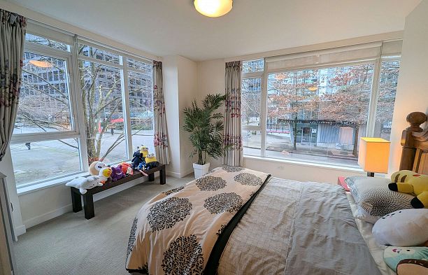 1211 W Cordova Coal Harbour