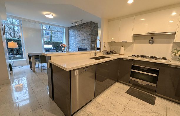 1211 W Cordova Coal Harbour