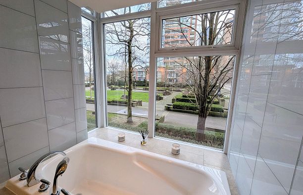 1211 W Cordova Coal Harbour